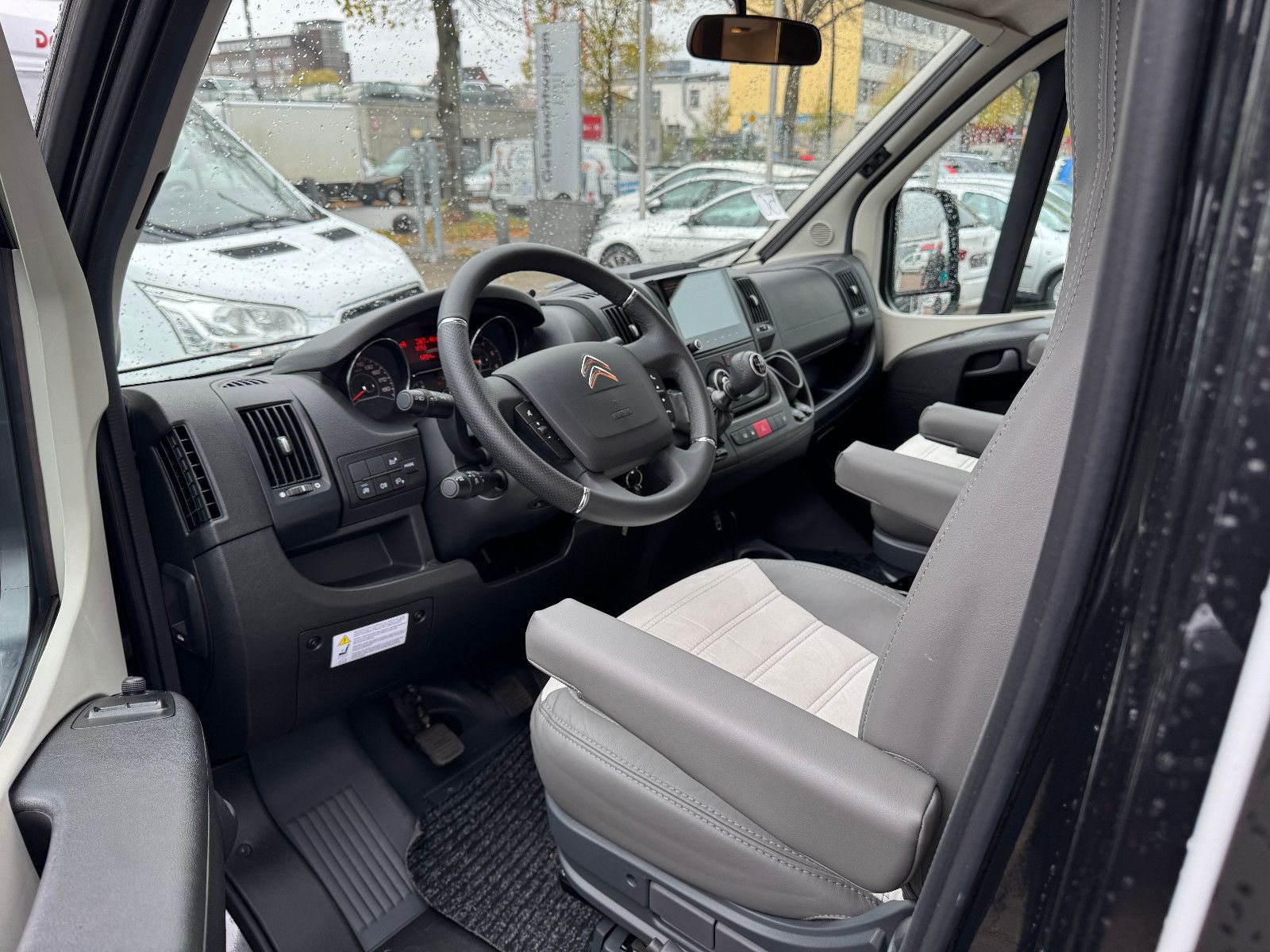 Fahrzeugabbildung Sunlight ADVENTURE EDITION T 68 1HAND KEIN MIETER HUBBETT