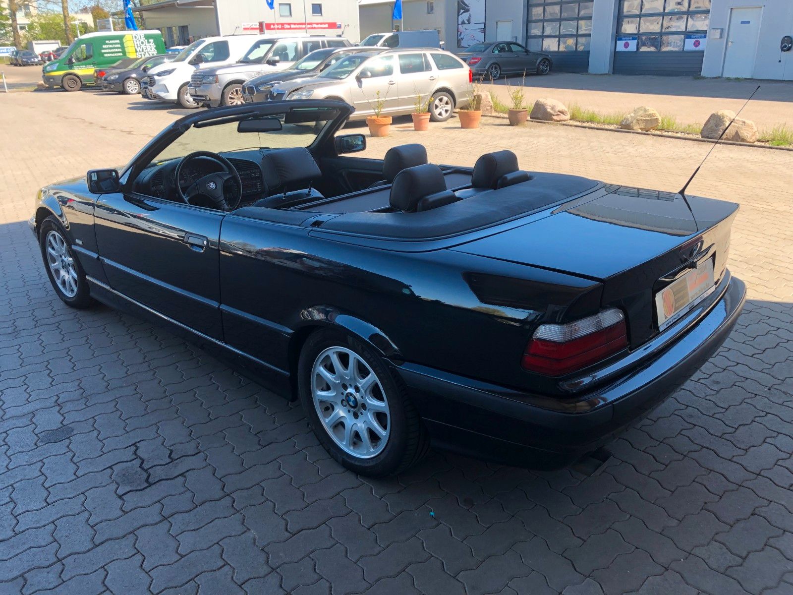 Fahrzeugabbildung BMW 328i Cabrio Automatik Leder Tüv 3/28