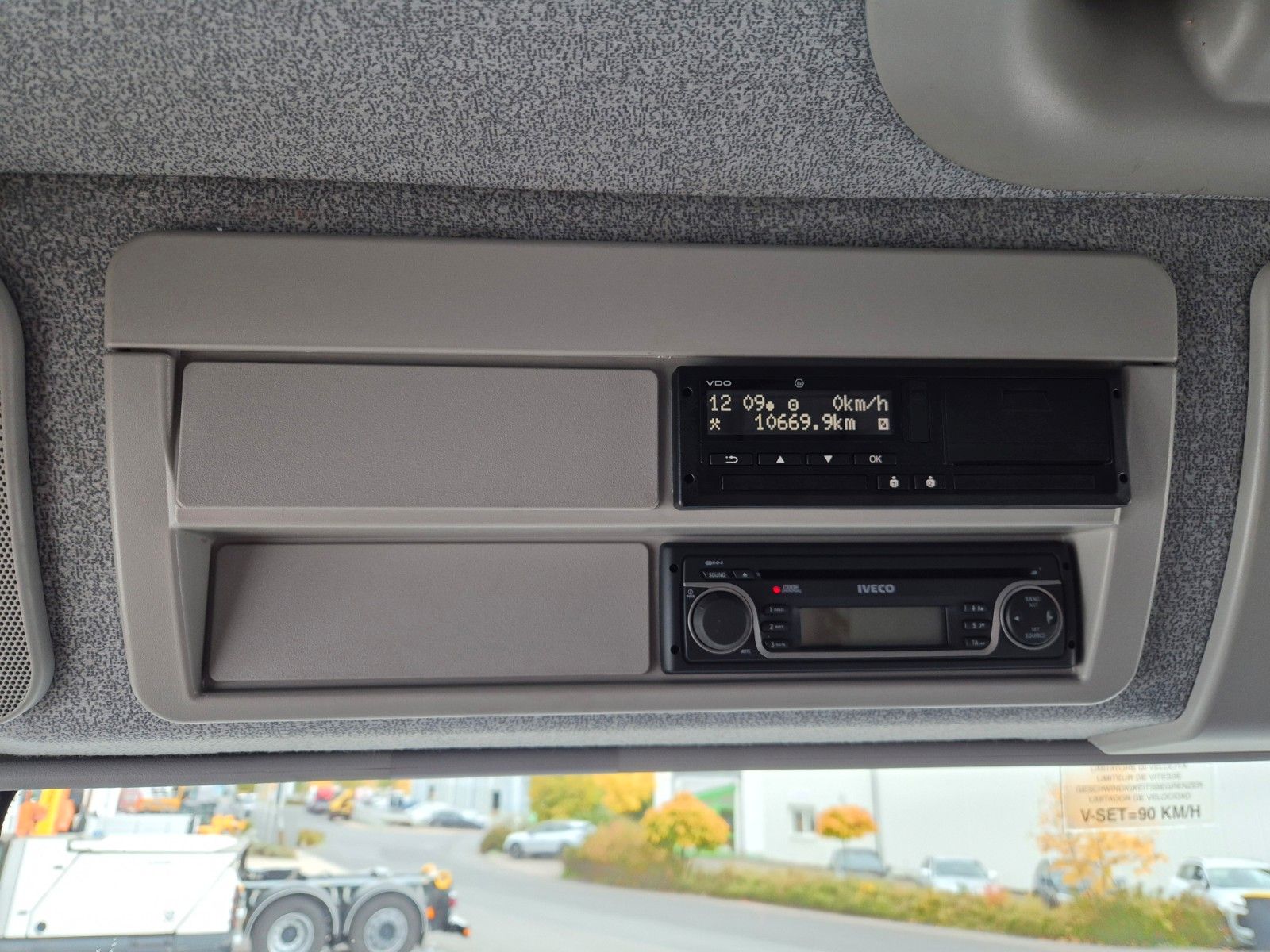 Fahrzeugabbildung Iveco Eurocargo ML100E22WM-BW 4x4 Pritsche L-Haus Bett