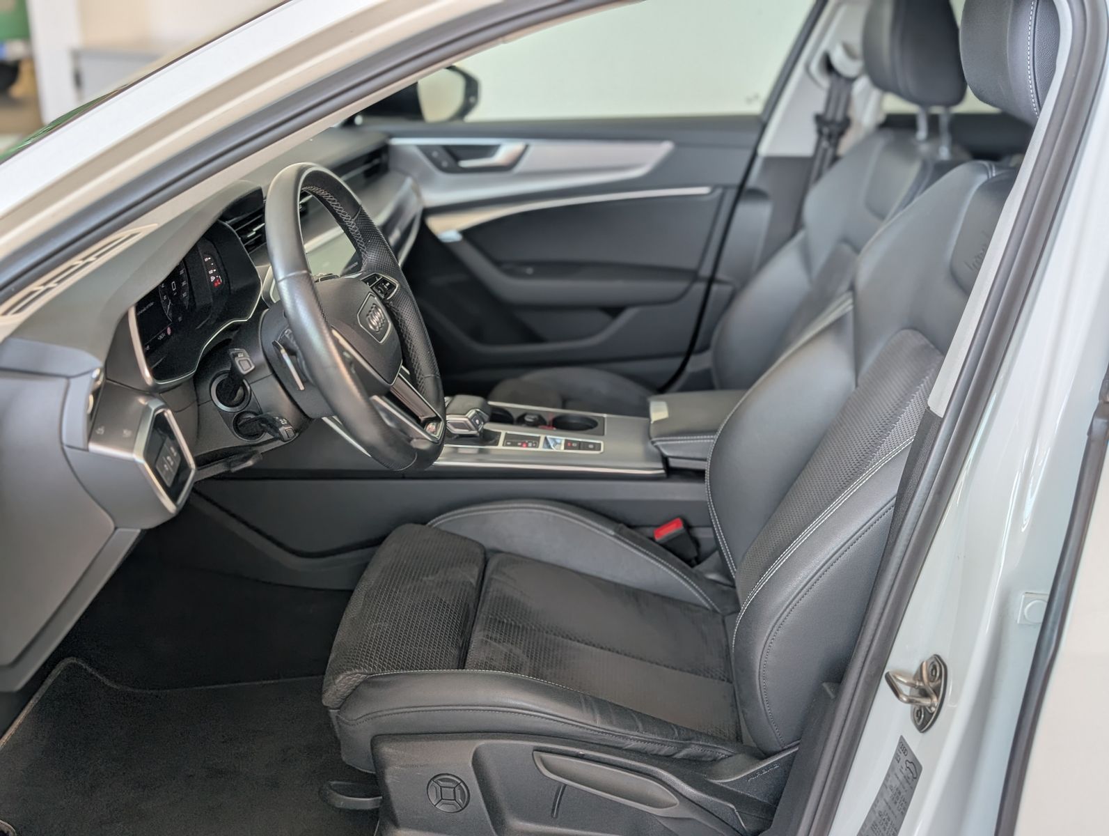 Fahrzeugabbildung Audi A6 55 TFSI e quat 3x S-Line MATRIX PANO 4xKlima