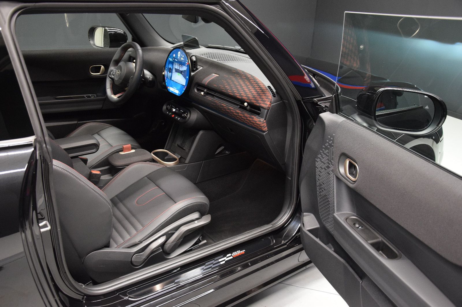 Fahrzeugabbildung MINI Cooper C John Cooper Works Trim HuD Pano 18 Zoll