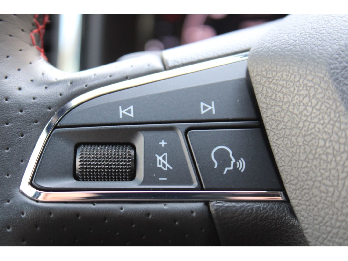 Fahrzeugabbildung SEAT Ateca 4Drive FR ACC LED Pano RFK Full Link AHK W