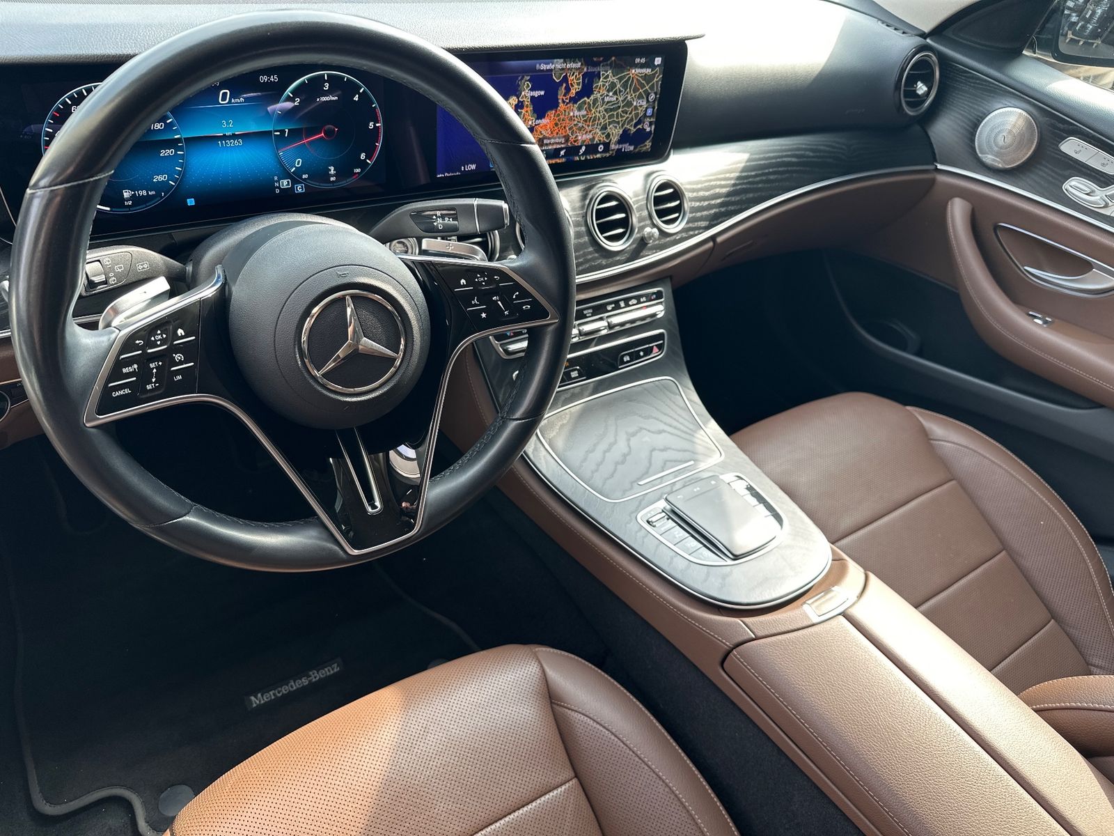 Fahrzeugabbildung Mercedes-Benz E 400d T 4Matic AMG-Line NAV+LED+360GRAD