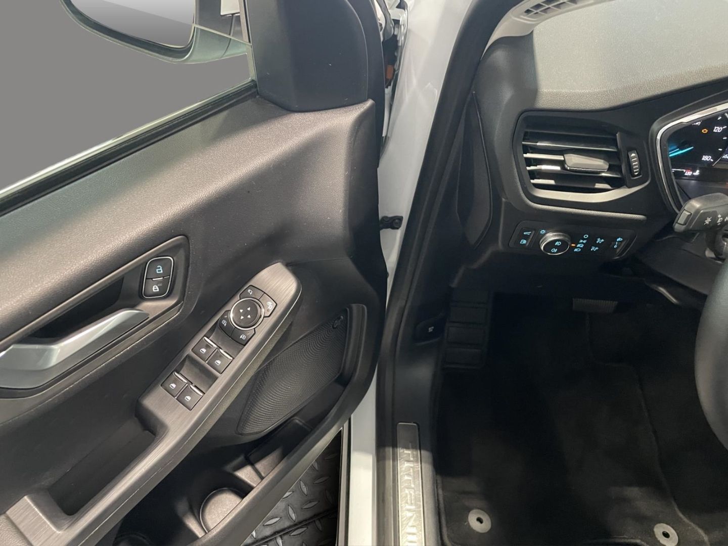 Fahrzeugabbildung Ford Kuga Plug-In Hybrid Titanium X Navi Leder Sounds