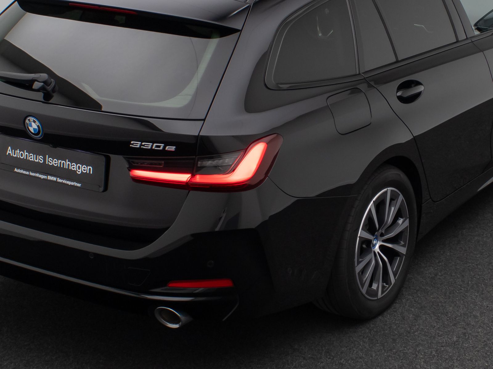 Fahrzeugabbildung BMW 330e Kamera DAB Stop&Go AHK Sport Fernlichtassis