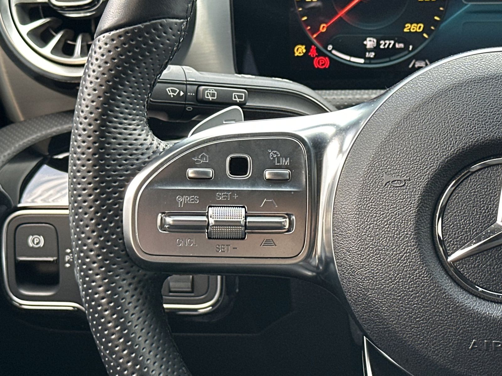 Fahrzeugabbildung Mercedes-Benz CLA 200 Shooting Brake 4M AMG-Line NAV+LED+360°