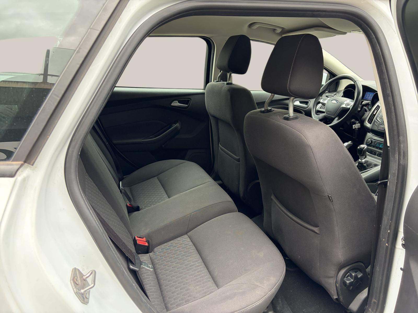 Ford Focus 2013 — photo 17