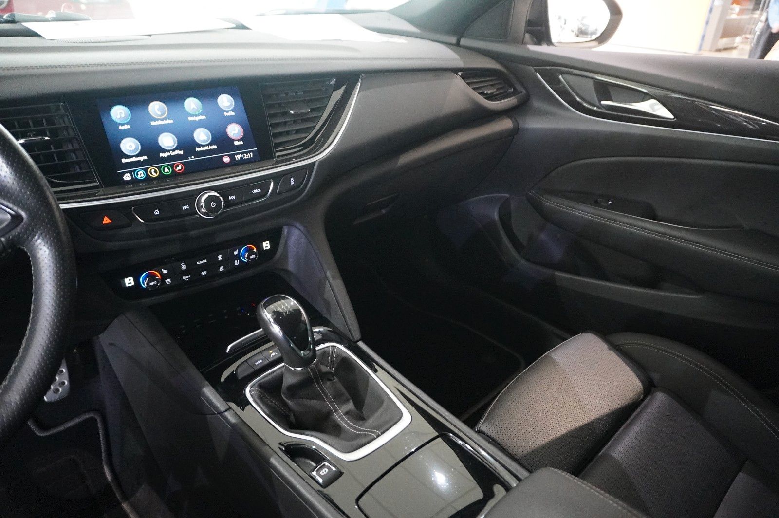 Fahrzeugabbildung Opel Insignia B ST 2.0D ULTIMATE NAVI/OPC/KAMERA/HUD