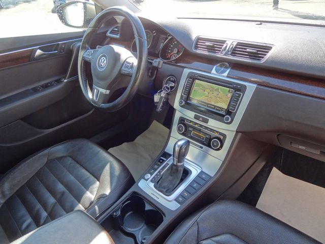 Fahrzeugabbildung Volkswagen Passat Lim. 4x4/Leder/AHK/GSD/Kamera/Navi/StH/