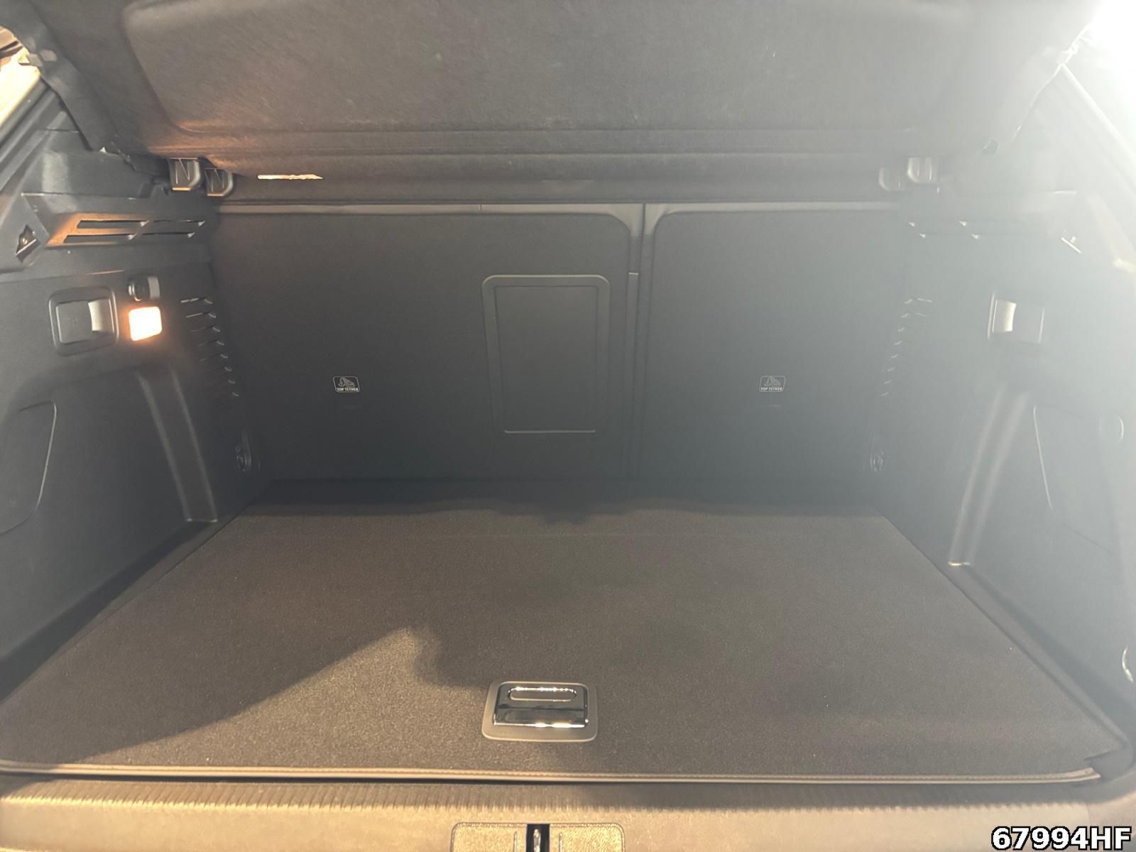 Fahrzeugabbildung Peugeot 3008 Allure Plug-In +SHZ+CARPLAY+LED+DAB