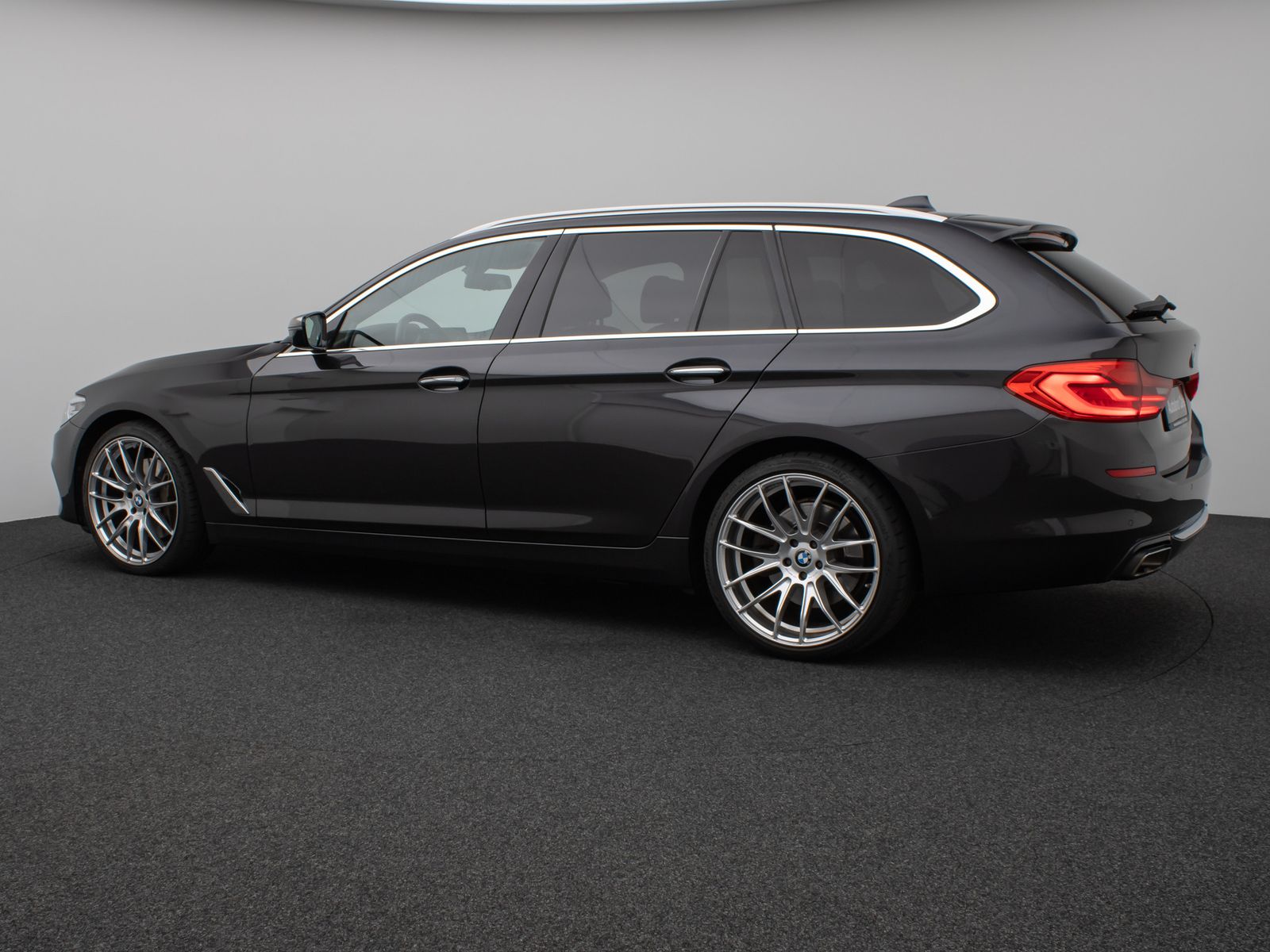 Fahrzeugabbildung BMW 540i xD Luxury Line Panorama Kamera HUD DAB H/K