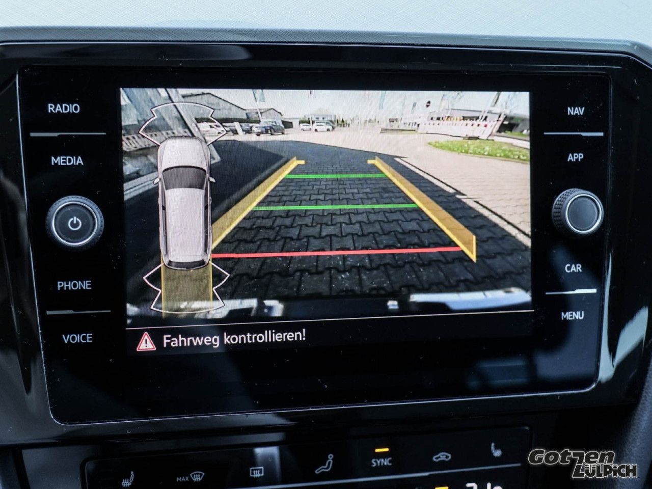 Fahrzeugabbildung Volkswagen Passat Variant 2,0TDI Business DSG AHK Bluetooth