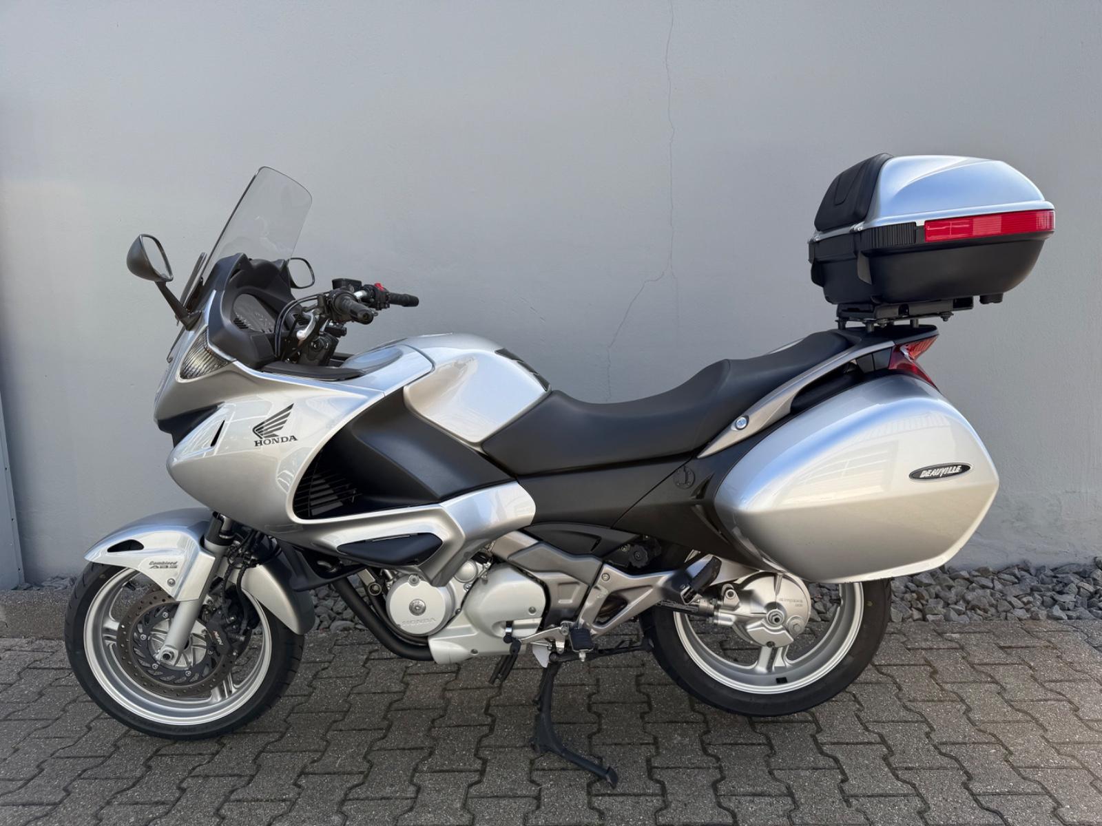 Honda NT700V Deauville