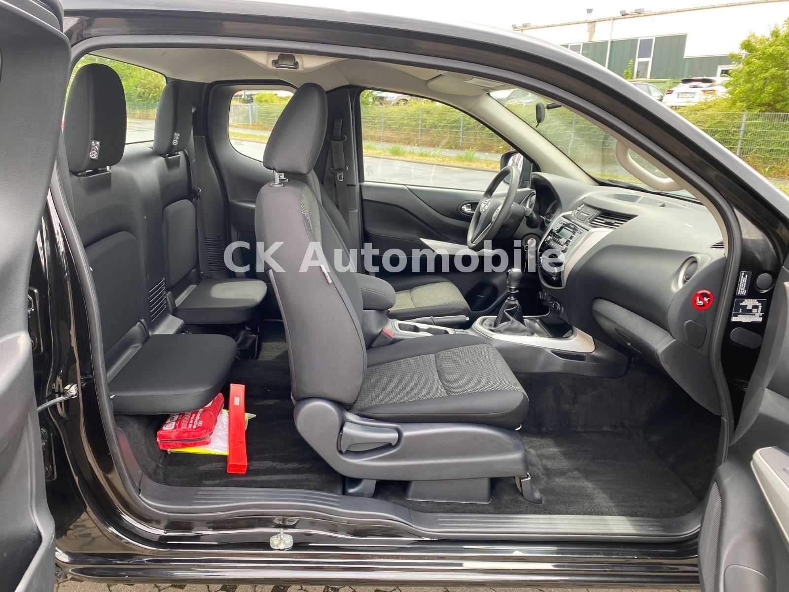Fahrzeugabbildung Nissan Navara NP300 Acenta King Cab 4x4/AHK 3500 KG
