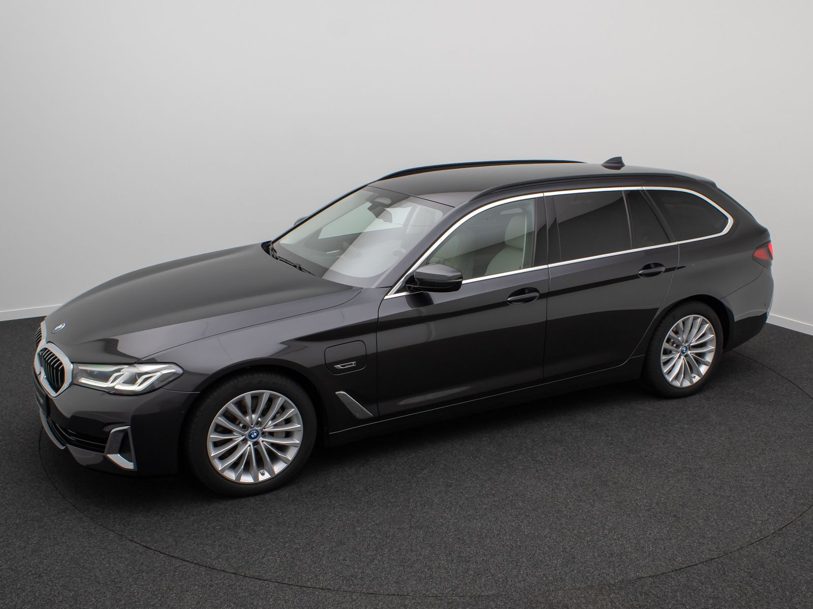 Fahrzeugabbildung BMW 530e Luxury Line DAB H/K 4xKlima Alarm AHK Sport