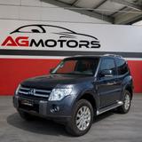 Mitsubishi Pajero 3.2 4x4 - blaue Mitsubishi Pajero