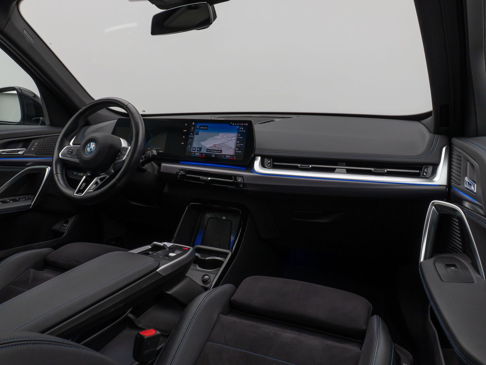 Fahrzeugabbildung BMW iX1 xD30 M Sport DAB Panorama Kamera Komfort 19"