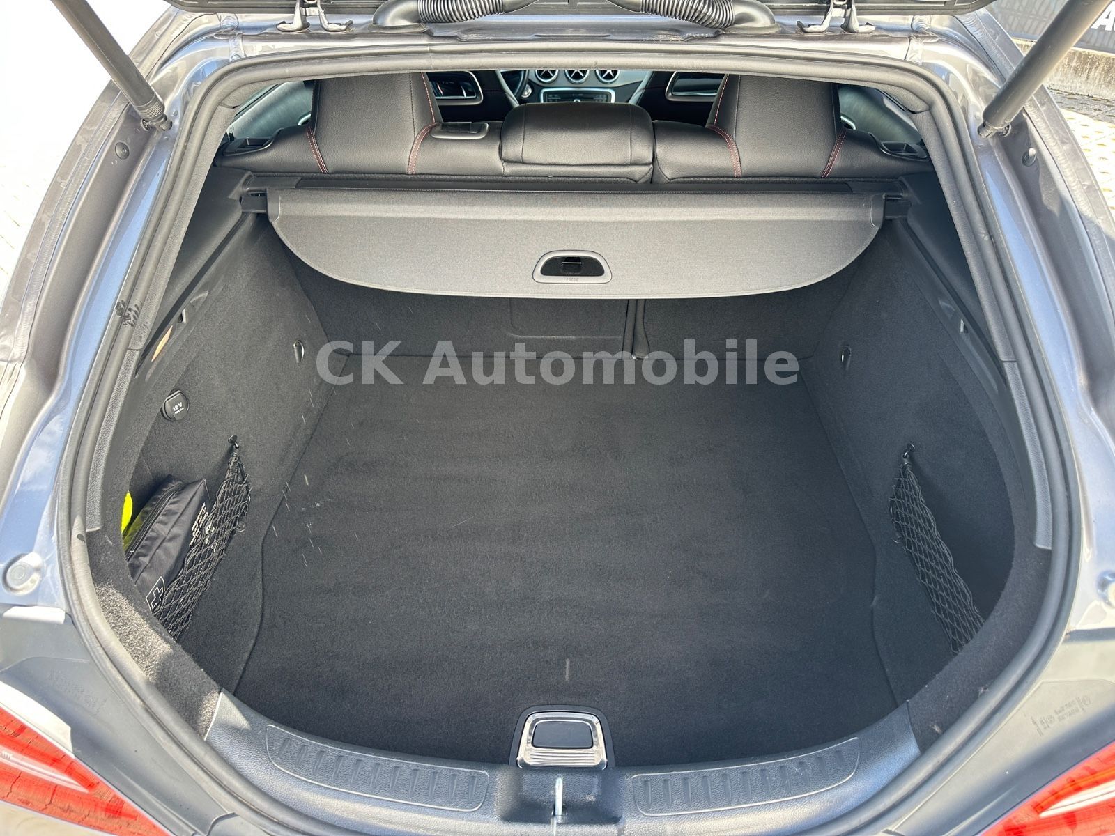 Fahrzeugabbildung Mercedes-Benz CLA 250 Shooting Brake AMG-Line/Navi/LED/ACC/Kam