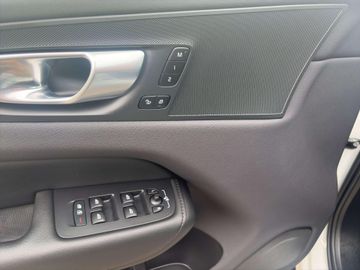 Volvo XC60 Plus Dark 2WD