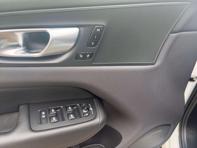 Volvo XC60 Plus Dark 2WD