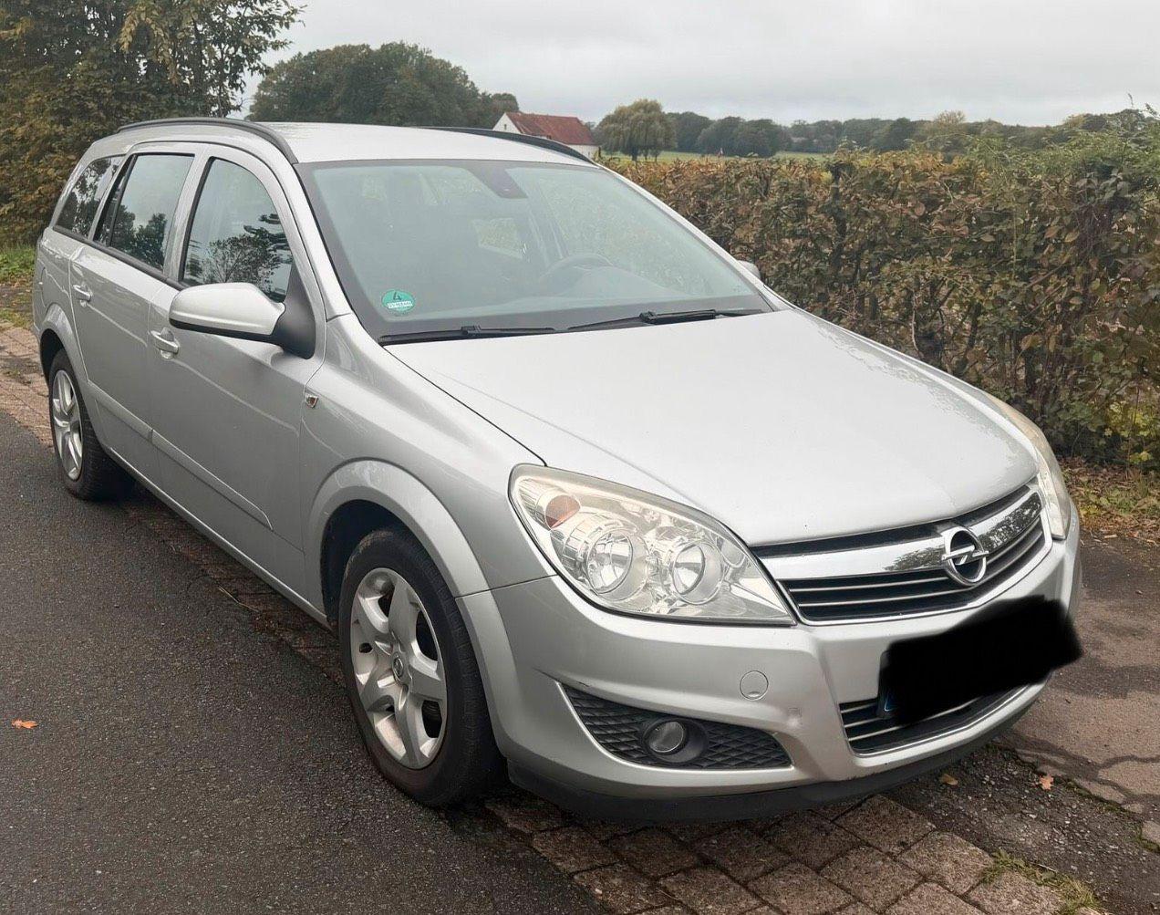 Opel Astra 2007 — вигляд ззаду