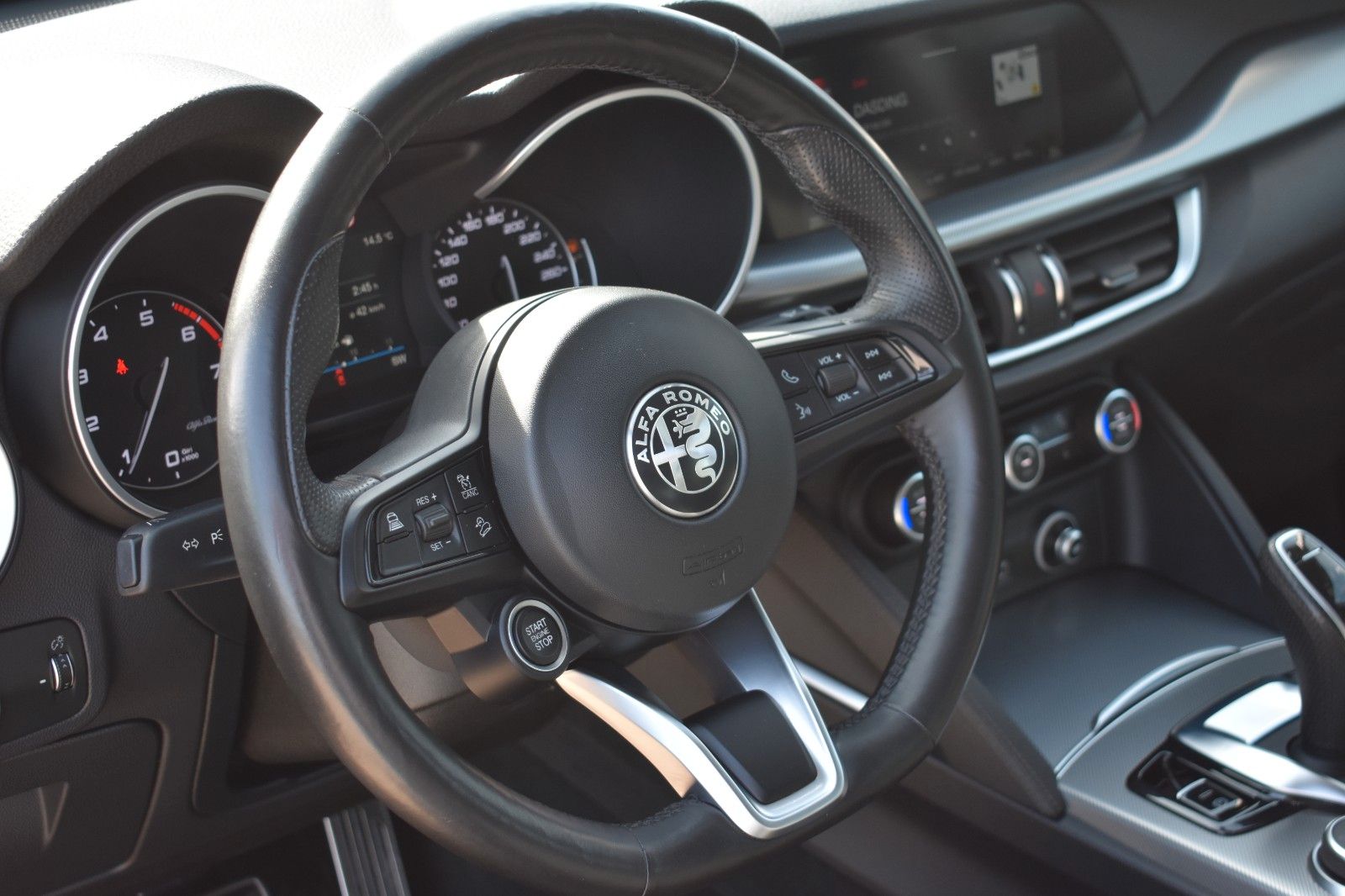 Fahrzeugabbildung Alfa Romeo Stelvio Super Q4 Keyless Go AHK