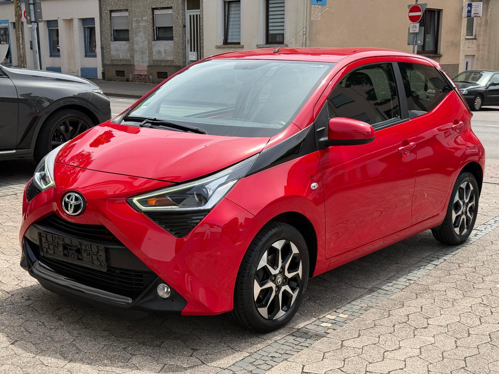 Toyota Aygo x-play connect *2.Hand/CarPlay*
