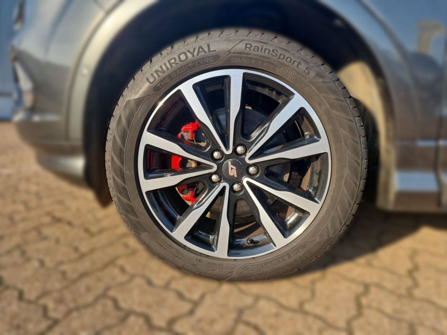 Fahrzeugabbildung Ford Kuga ST-Line, AHK, Xenon,Navi,Winterpaket