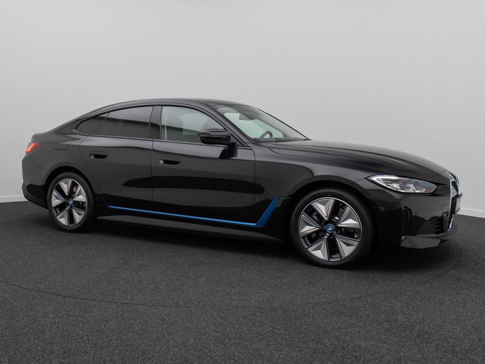 Fahrzeugabbildung BMW i4 eD40 GC HiFi Alarm Kamera HUD Leder 19Zoll