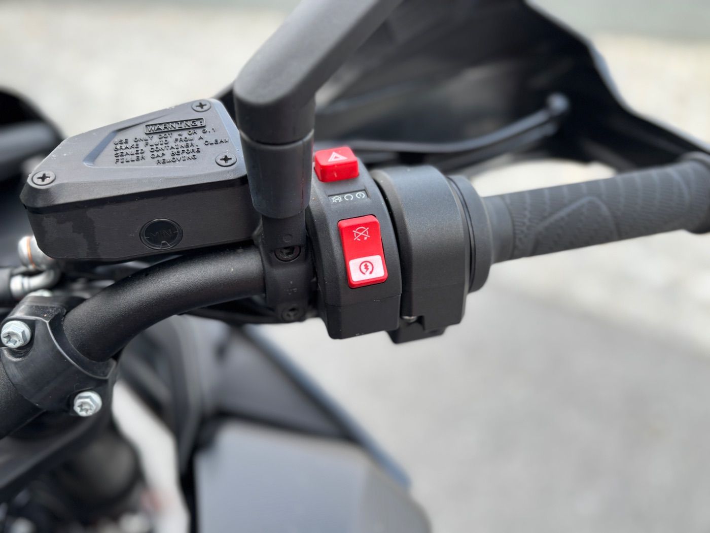 Fahrzeugabbildung KTM 890 SMT Modell 2023