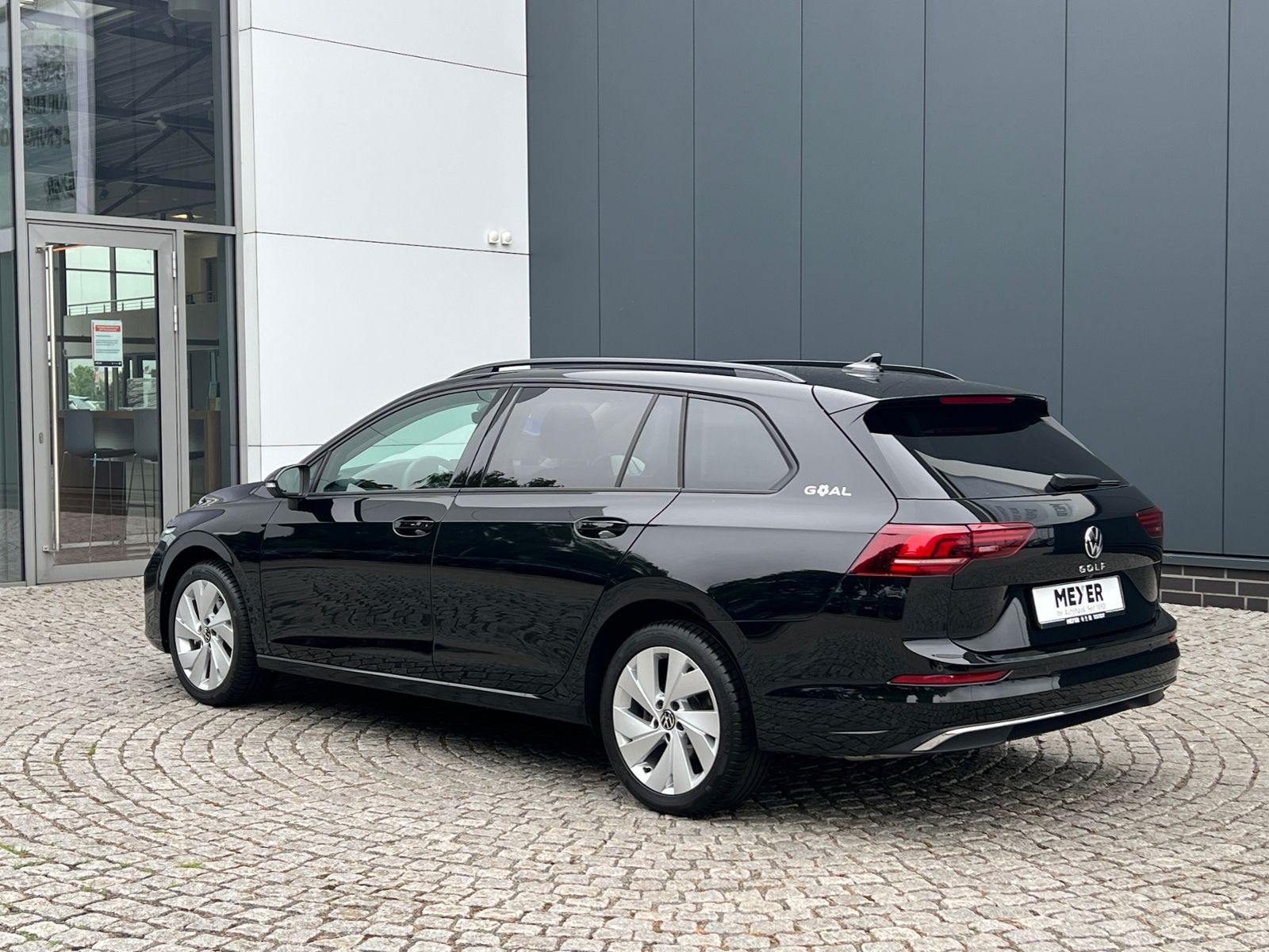 Fahrzeugabbildung Volkswagen Golf VIII Variant GOAL 2.0 TDI DSG *AHK, LED, "P
