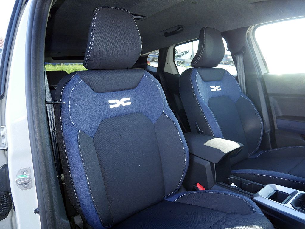 Fahrzeugabbildung Dacia Duster Journey TCe 130 2WD NEUES MODELL