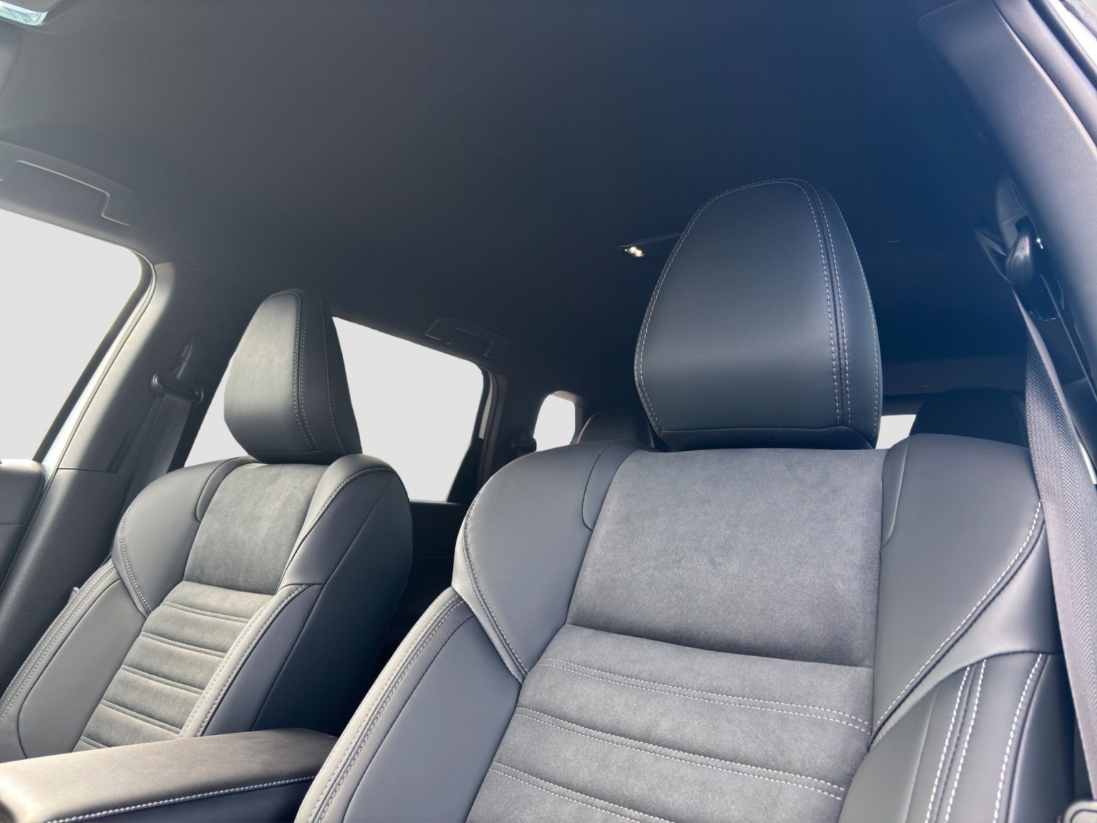 Fahrzeugabbildung Mitsubishi Outlander 2.4 PHEV S-AWC Select