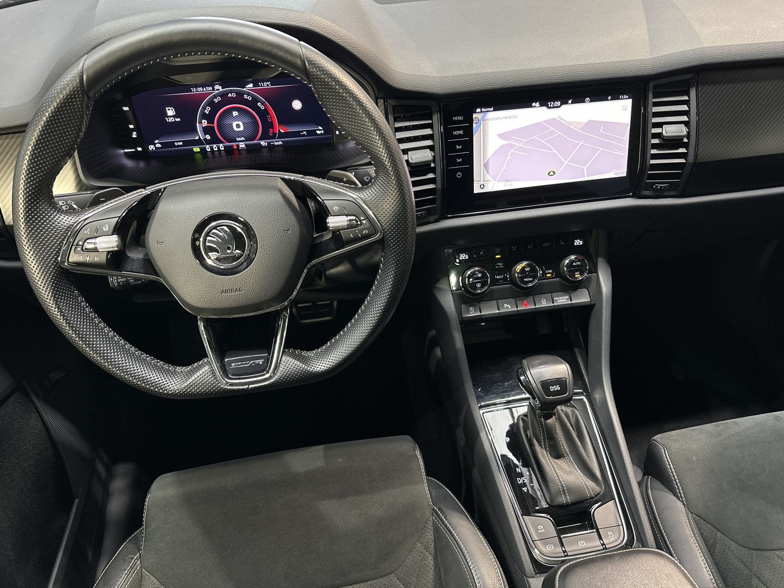 Fahrzeugabbildung SKODA Kodiaq 1.5 TSI DSG Sportline NAV+LED+AHK+PANO+VC
