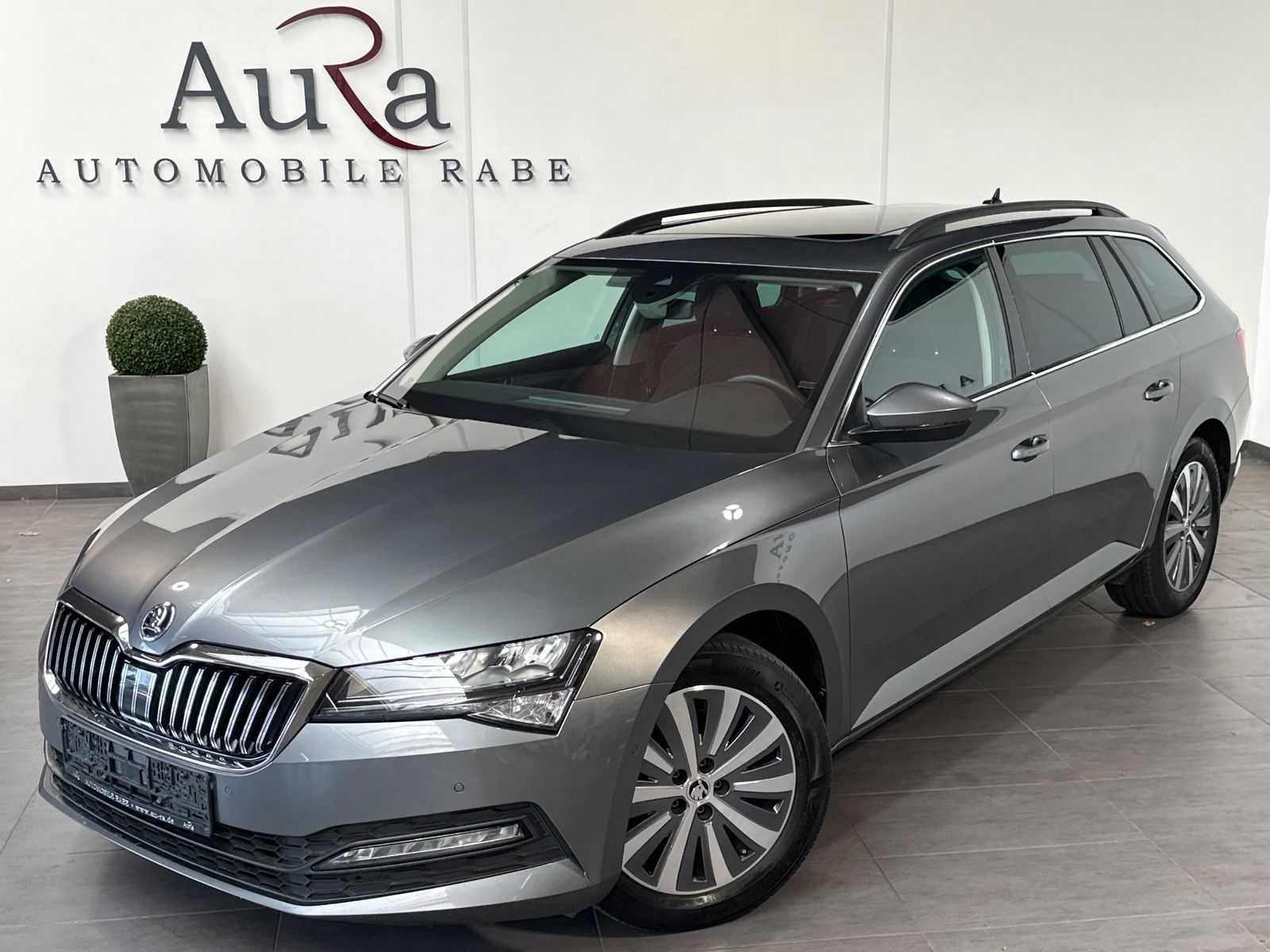 Fahrzeugabbildung SKODA Superb Combi Ambition NAV+LED+ACC+PANORAMA+17ZO