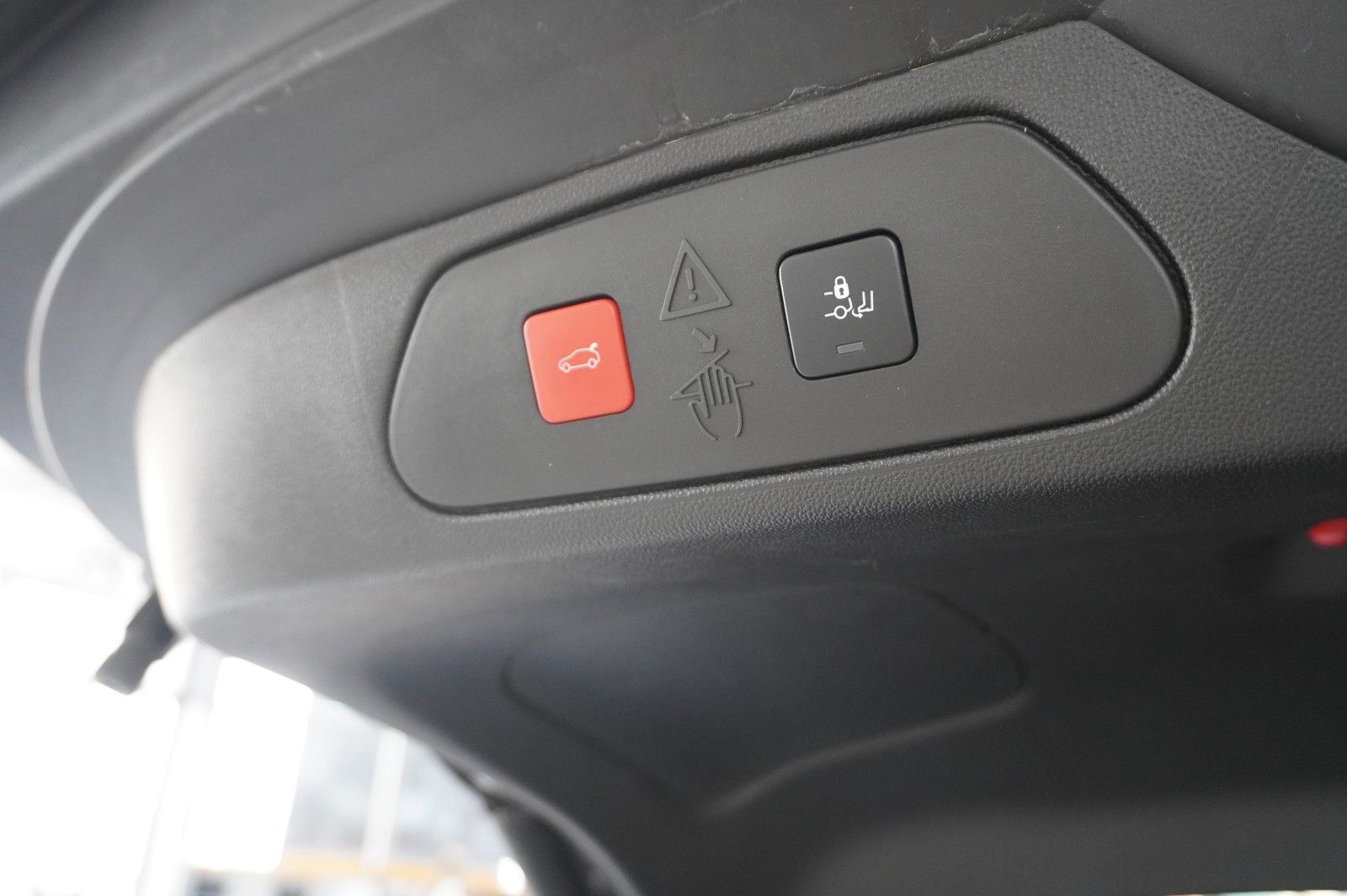 Fahrzeugabbildung Opel Grandland (X) 1.6T GSe 4HYBRID NAVI/LED/KAMERA