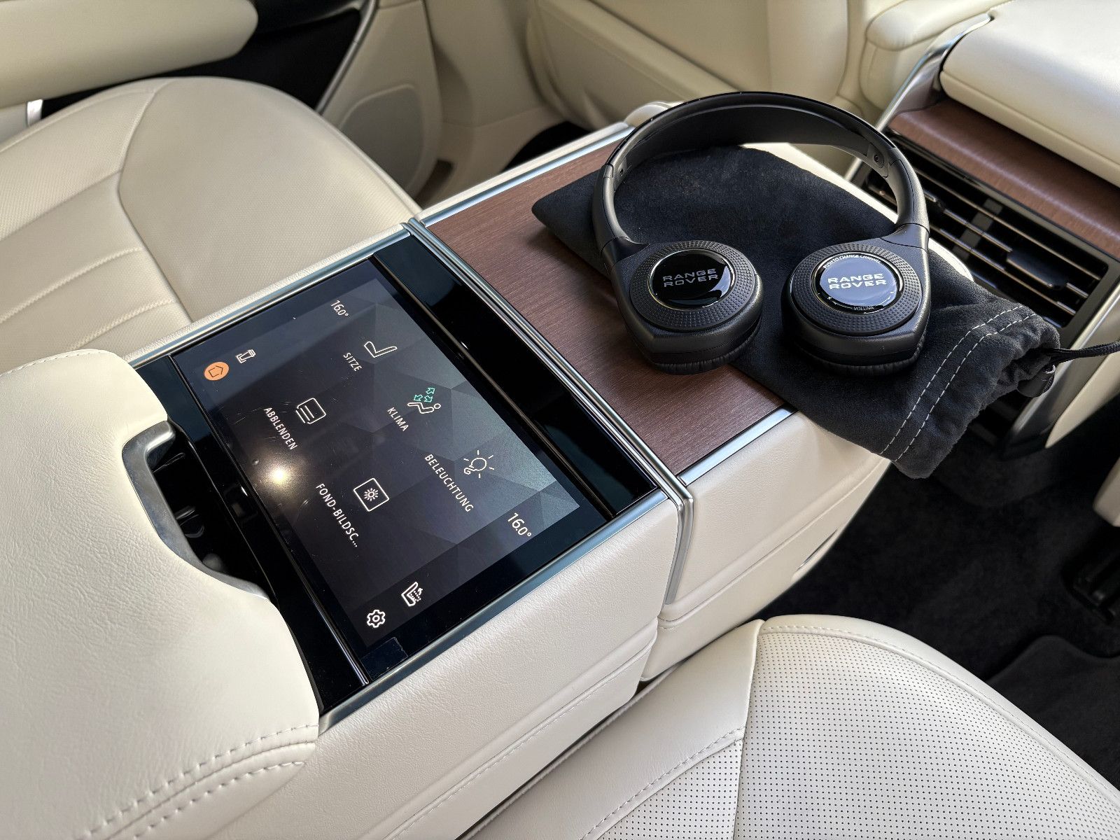 Fahrzeugabbildung Land Rover Range Rover HSE/FOND-TV/MASSAGE/PANO/360°/VOLL