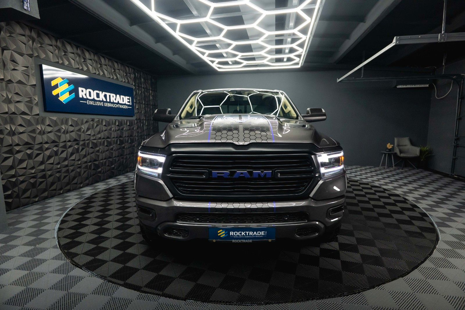 Fahrzeugabbildung Dodge RAM 5.7 V8 HEMI 4x4 OFFROAD Night-Paket *LED*