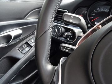 Fahrzeugabbildung Porsche 911 Carrera 4 Autom.