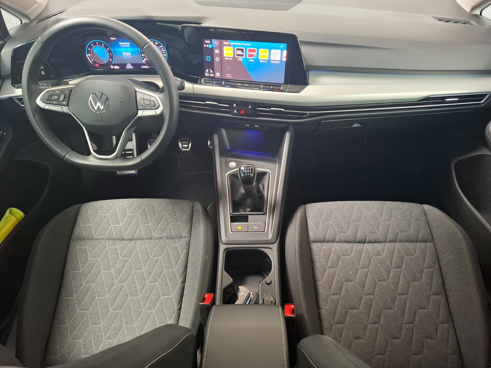 Fahrzeugabbildung Volkswagen Golf VIII Lim. Move 1,0 TSI +Kamera +Sitzheizung