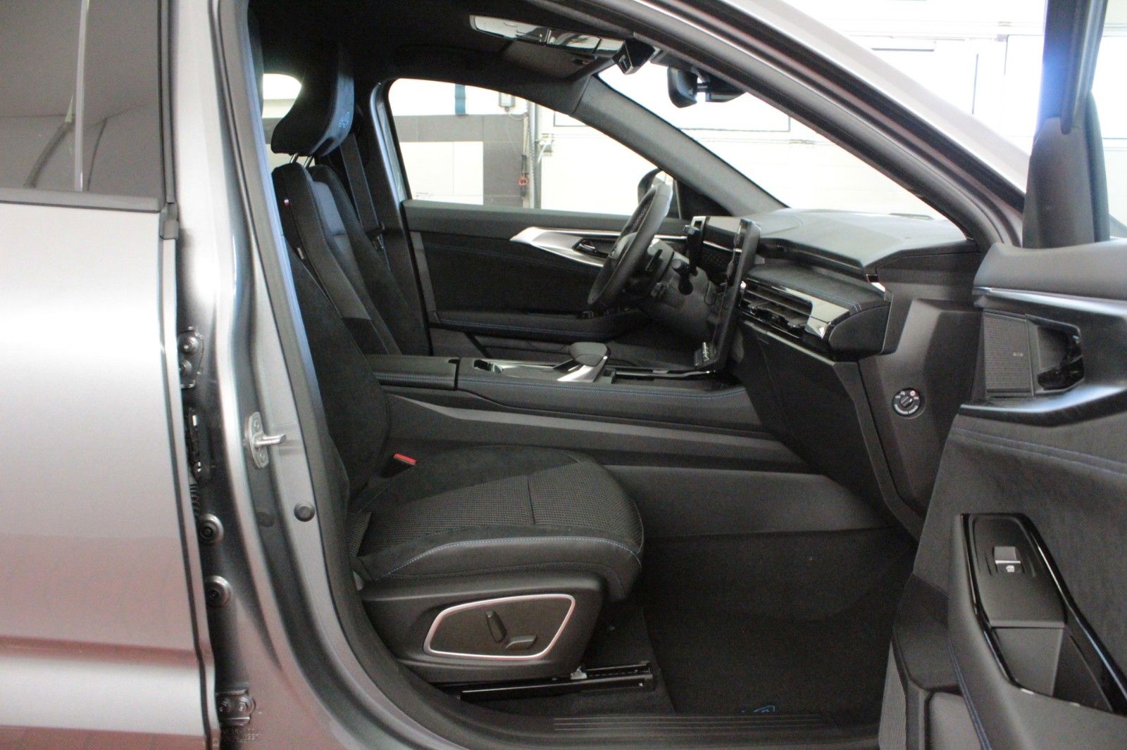 Fahrzeugabbildung Renault Austral Mild Hybrid 160 Iconic Esprit Alpine Aut