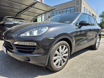 Porsche Cayenne - 2