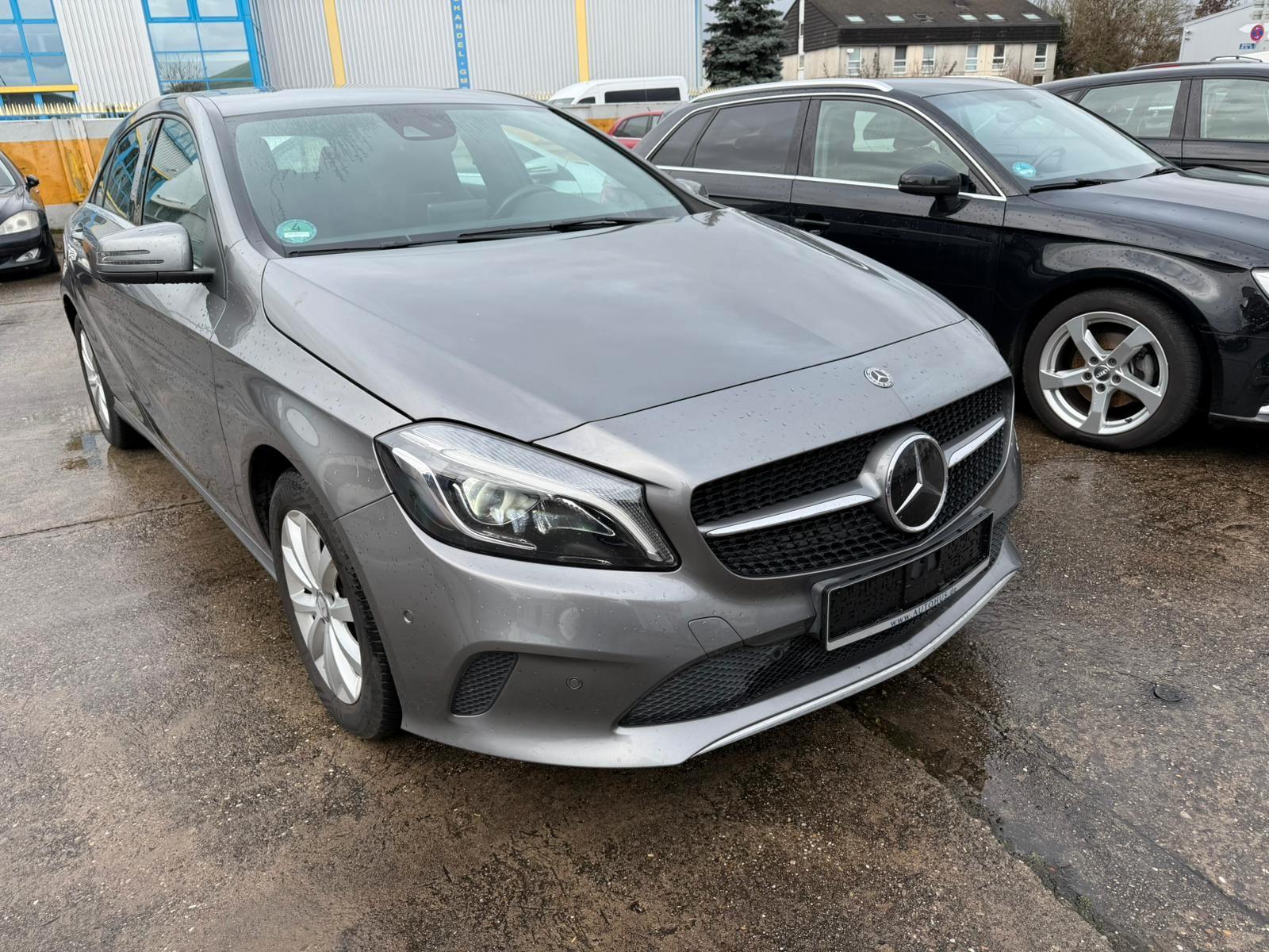 Mercedes-Benz A 180 d *Ambiente*Kamera*Sportsitze*LED*SHZ*