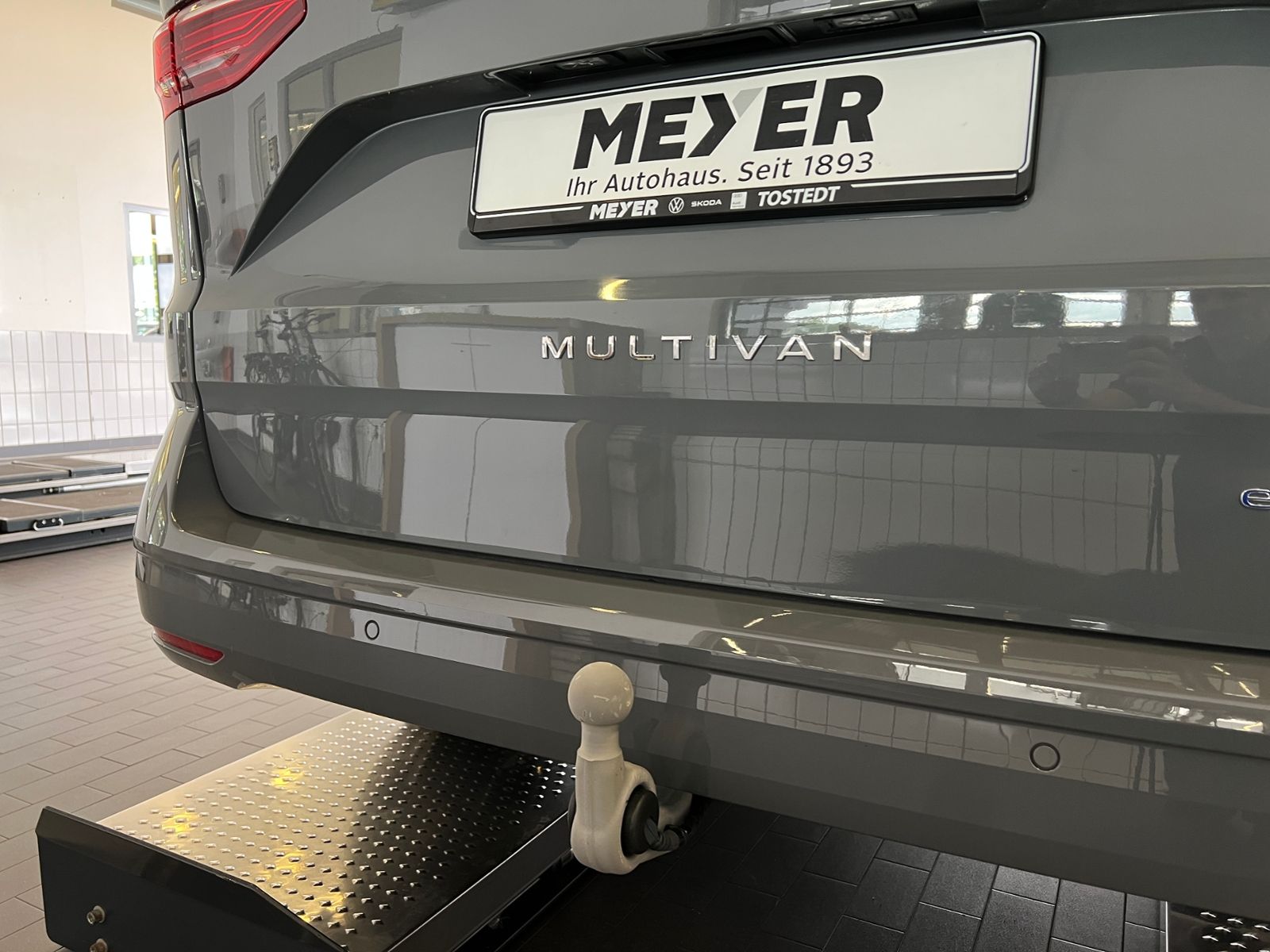 Fahrzeugabbildung Volkswagen Multivan T7 Life 1.5 TSI eHybrid 4MOTION DSG *AH