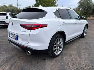 Alfa-Romeo Stelvio - 10