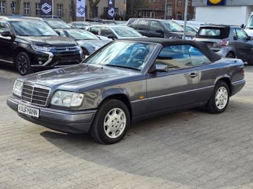 Mercedes E 220 - 1