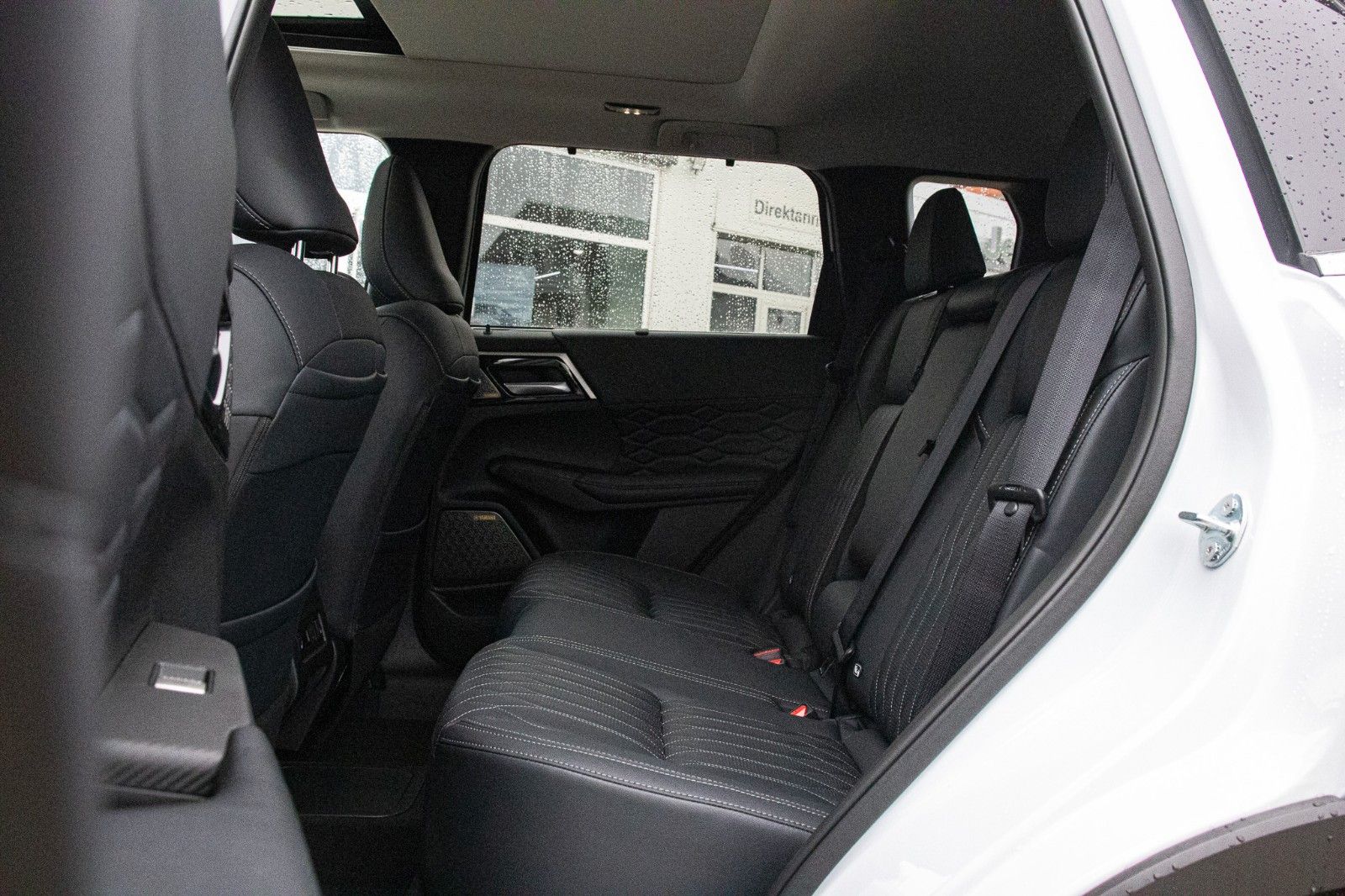 Fahrzeugabbildung Mitsubishi Outlander MY25  2.4 PHEV Top 4WD Leder Glasdach