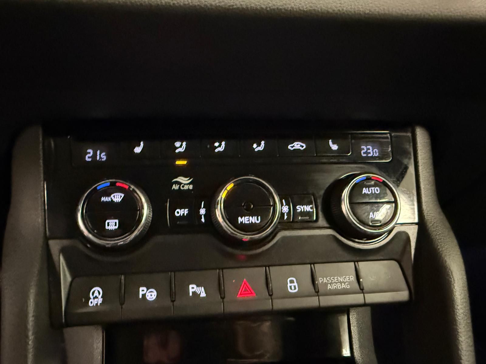 Fahrzeugabbildung SKODA Karoq Style 4x4 / AHK/ALLRAD/LED/KAMERA/LEDER
