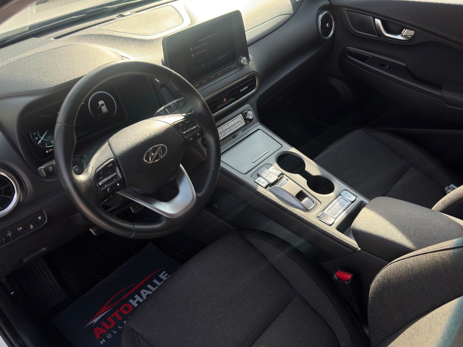 Fahrzeugabbildung Hyundai KONA E Select SHZ LHZ LKA ACC Navi CarPlay Wifi