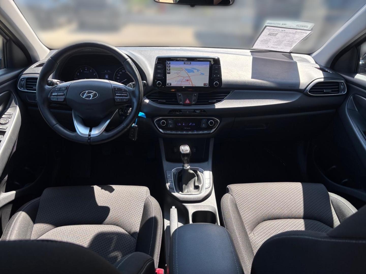 Hyundai i30 Intro LED Apple CarPlay Android Auto Mehrzon